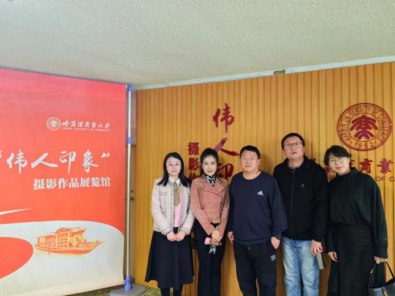 威廉希尔师生代表参观校系列专题展览